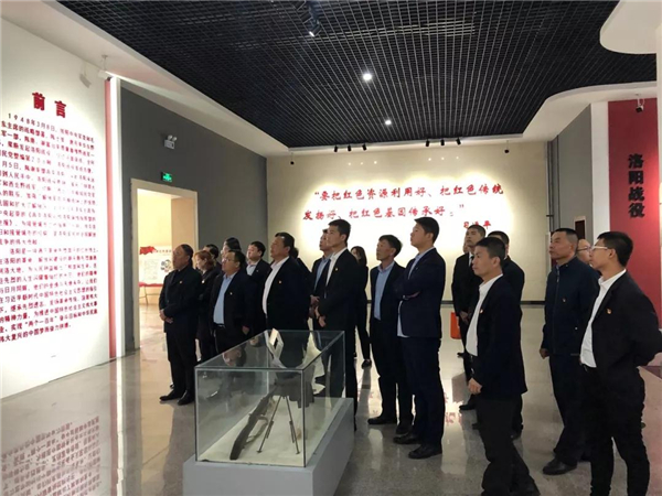 緬懷***烈士 弘揚(yáng)***精神 繼承***遺志 緬懷***烈士 弘揚(yáng)***精神 繼承***遺志